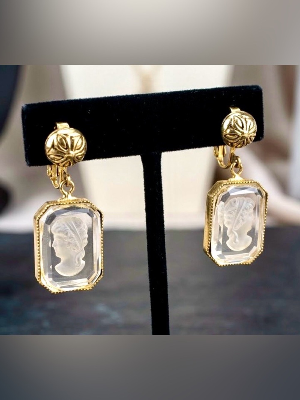 Vintage Intaglio Carved Glass Cameo Earrings Gold Frame Floral Screw Back #99